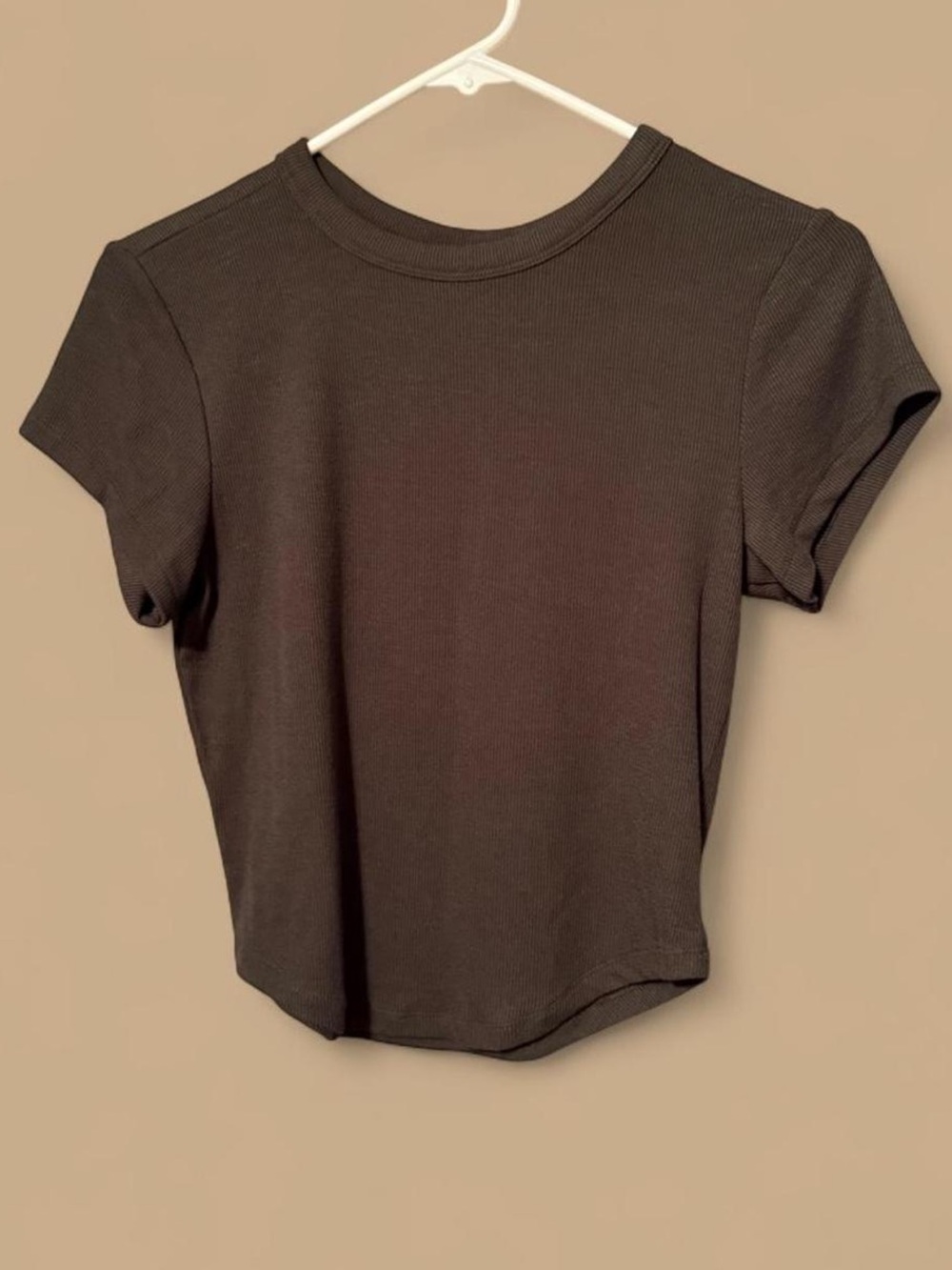 Essential Ribbed Crop Tee in Army Green